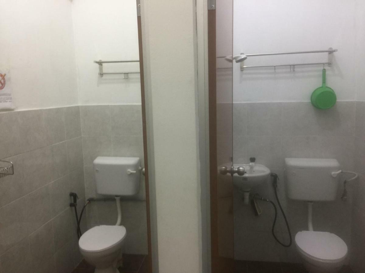 Jiaxin Hostel Ulu Tiram Exterior foto